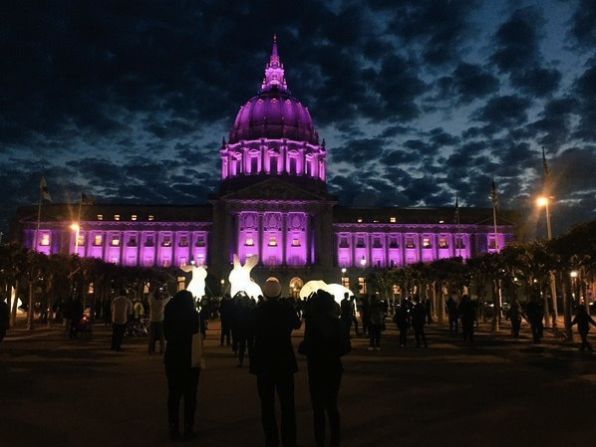 Al igual que el Ayuntamiento de San Francisco (CNN).