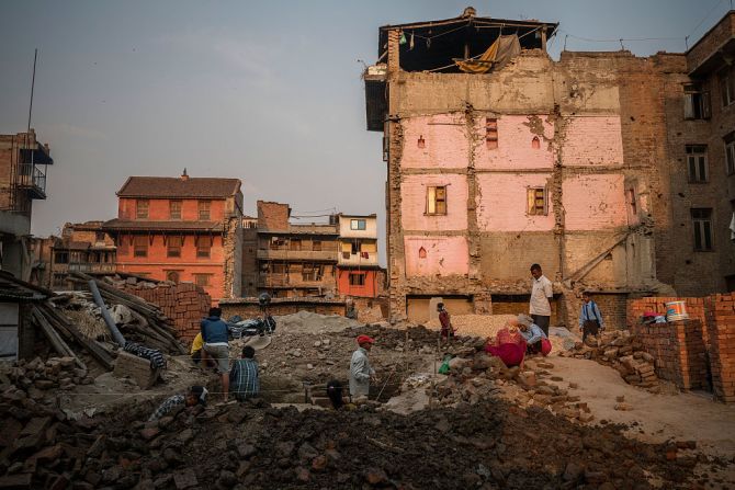 Un año después del terremoto de 7,8 en Nepal que dejó más de 8.700 muertos, ese país no ha podido recuperarse.