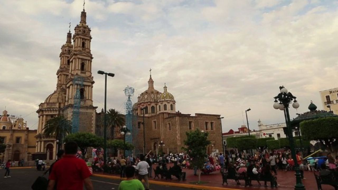 CNNE 280458 - 160426123334-cnnee-pkg-belen-zapata-turismo-religioso-en-mexico-guadalajara-00000201-story-top