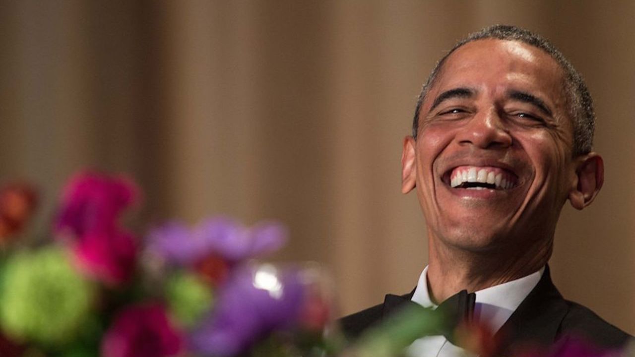 El presidente de Estados Unidos, Barack Obama, sonríe durante  la tradicional Cena de la Asociación de Corresponsales de la Casa Blanca, en Washington.