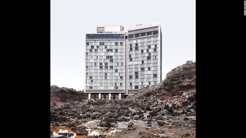 Para crear cada imagen, Repponnen toma varias fotografías del mismo edificio desde diferentes ángulos.