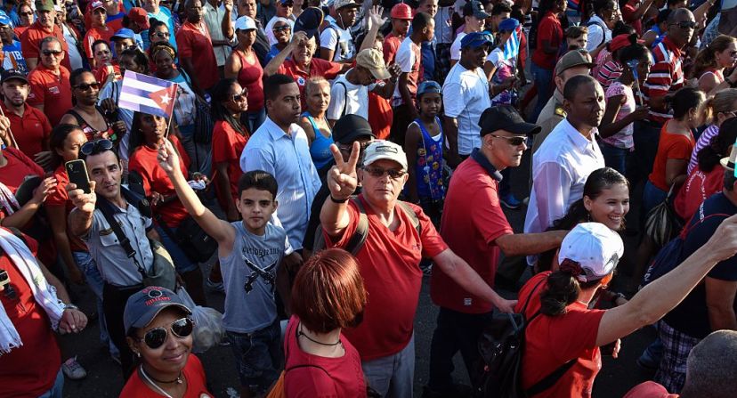 El comandante de las FARC Rodrigo Granda (c) participó en la marcha. Timochenko y Pastor Alape, también miembros de la guerrilla y quienes están en La Habana en la mesa de negociaciones del Gobierno con las FARC, de igual forma marcharon, lo que causó la ira de varios sectores colombianos.