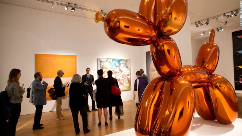 ¿Un perro gigante? — Este podría parecer un objeto parte de la utilería de un parque de niños, pero el Balloon Dog de Jeff Koons alcanzó una cifra récord de 58’405.000 dólares en una subasta por Christie’s en 2013.