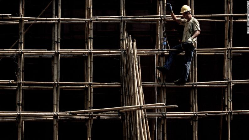 Las constructoras dicen que prefieren usar bambú porque aunque es hueco, es fuerte.