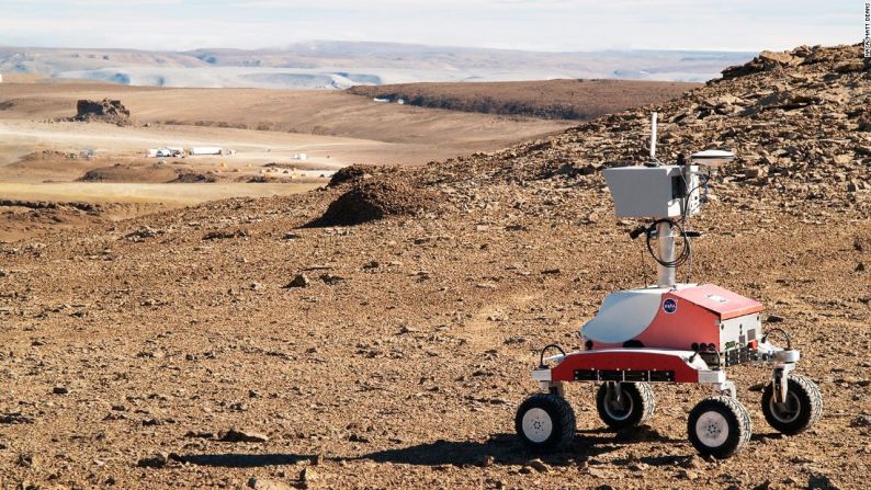 Isla Devon, Canadá — Las temperaturas en la Isla Devon son tan frías que un cráter que hay allí ha cambiado muy poco en los 39 millones de años desde que se formó, haciendo que este sea un perfecto sustituto de Marte para la NASA.