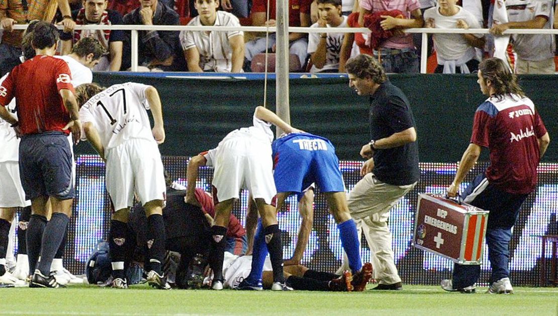 El defensor del Sevilla Antonio Puerta se desplomó en un partido contra el Getafe el 25 de agosto de 2007