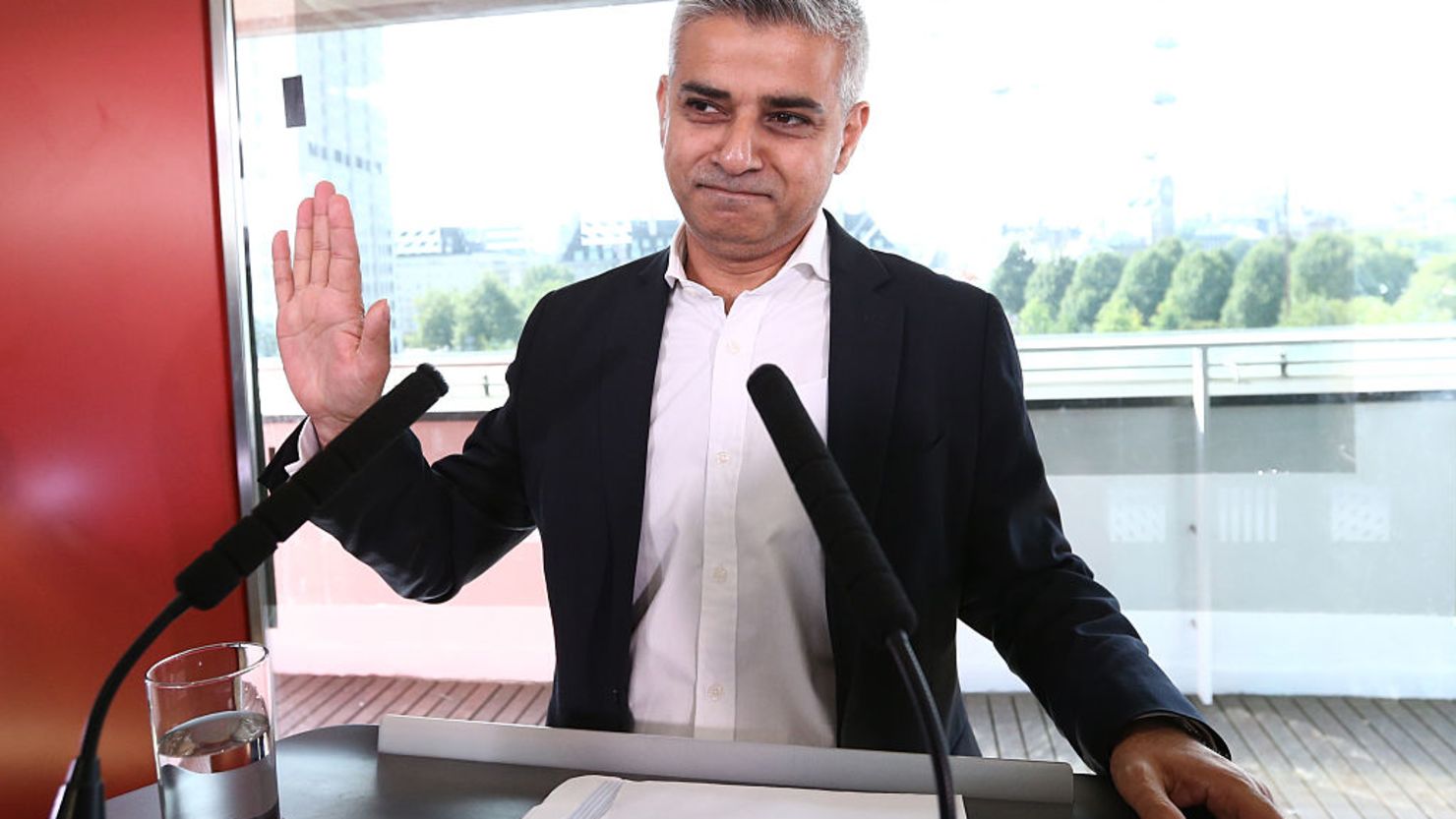 Sadiq Khan del partido Laborista fue elegido como el primer alcalde musulmán de Londres.
