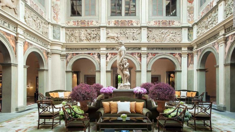 Four Seasons Hotel Firenze (Florencia, Italia) — Construido a partir de dos casas antiguas, lo más sobresaliente del Four Seasons es su Della Gherardesca Royal Suite, que tiene una extensión de más de 7.600 metros cuadrados.