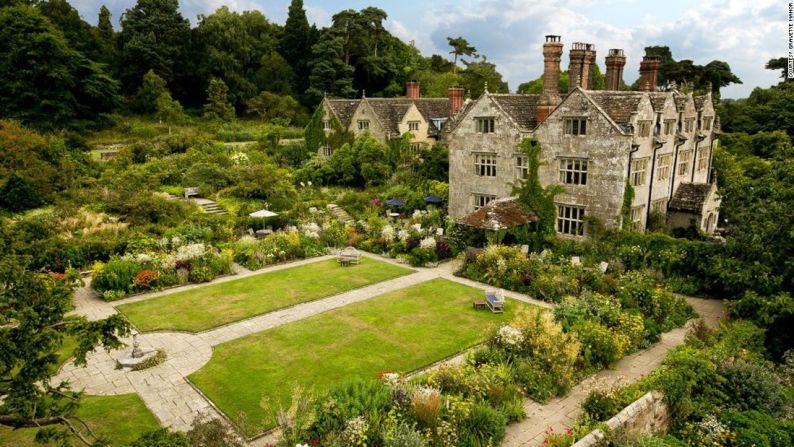 Gravetye Manor (Sussex, Inglaterra) — Este hotel con estilo Isabelino tiene un restaurante con una estrella Michelin y visitas a las campiñas del sur de Inglaterra.