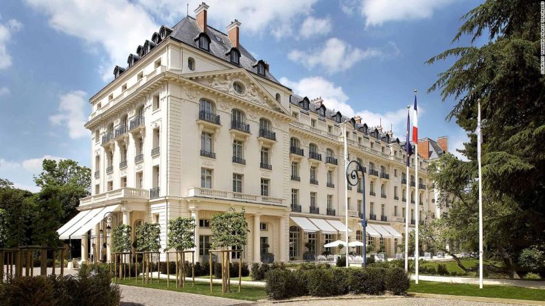 Palacio Trianon de Versailles (Versalles, Francia) — A poca distancia del Palacio de Versalles, el Trianon tiene 199 habitaciones dotadas de chimeneas y terrazas y un restaurante de dos estrellas Michelin: el Gordon Ramsay au Trianon.