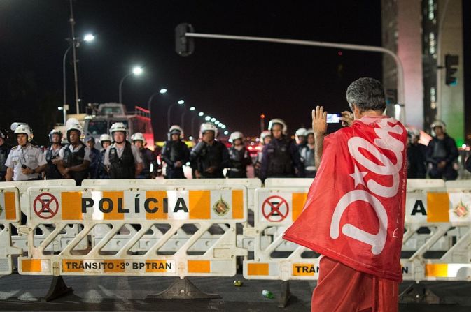 Varios de los manifestantes llevaban lemas de apoyo a Dilma Rousseff (ANDRESSA ANHOLETE/AFP/Getty Images).