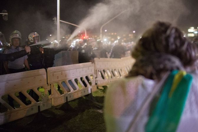 Hubo momentos de tensión entre los manifestantes y las fuerzas de seguridad (ANDRESSA ANHOLETE/AFP/Getty Images).