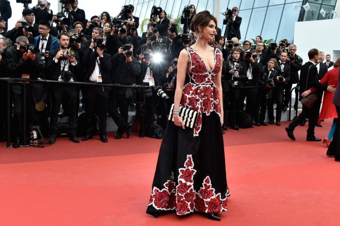 La actriz Frederique Bel durante la premiere de 'Café Society'.