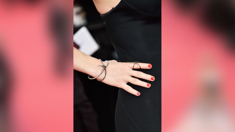 CNNE 285279 - cannes alfombra anillo y pulsera pascal le segretain getty images