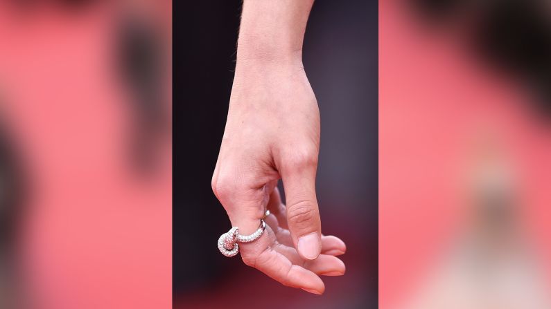 CNNE 285280 - cannes alfombra anillo pascal le segretain getty images