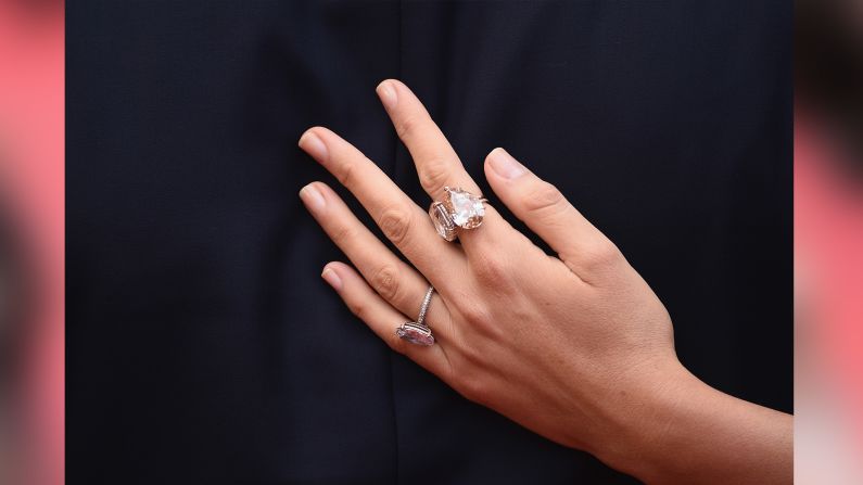 CNNE 285283 - cannes anillos vestido negro ian gavan getty images