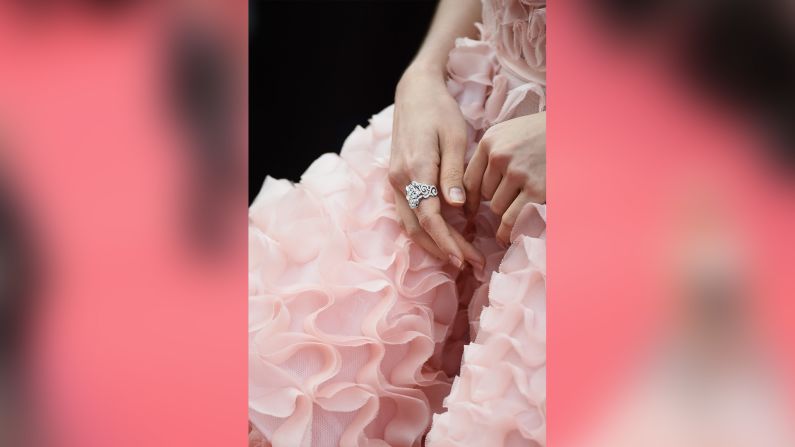 CNNE 285288 - cannes anillo vestido rosa ian gavan getty images