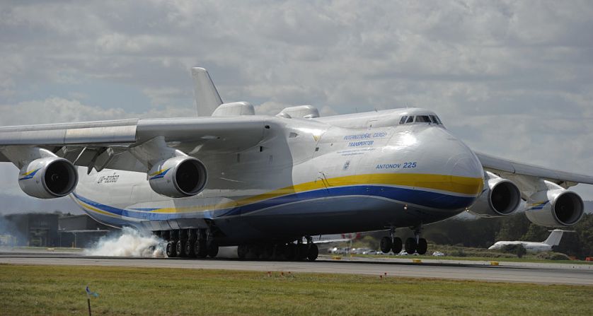 Es el único avión de su clase que existe. Para muchos entusiastas, el gran tamaño de esta aeronave hacen del AN-225 el rey de la aviación en el mundo.