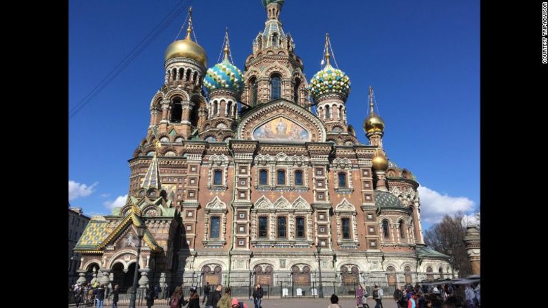 7. Iglesia del Salvador sobre la sangre derramada (San Petersburgo, Rusia) — En esta iglesia está la colección más grande de mosaicos de Rusia con figuras y escenas bíblicas. Fue construida durante el reino del Zar Alexander III en el lugar en el que su padre, Alexander II, fue asesinado en 1881.