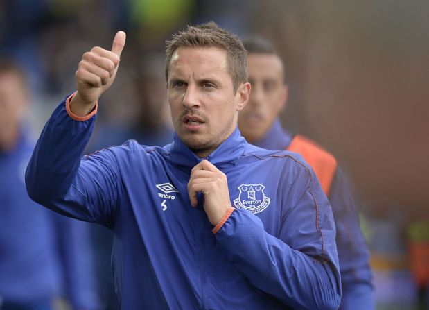 El defensa del Everton inglés Phil Jagielka es otro de los futbolistas ingleses que no estará en la Euro 2016 pues no fue seleccionado por el entrenador Hodgson.