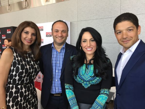 Patricia Janiot y Alejandra Oraa con algunos de los invitados al Upfront de CNN en Español.