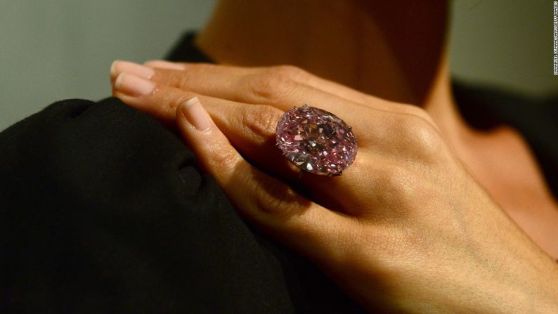 En los últimos años, otros diamantes costosos han sido subastados. Este diamante rosado ovalado de 59,60 quilates, conocido como 'The Pink Star', fue subastado por 80 millones de dólares en 2014 por Sotheby's. Sin embargo, la piedra preciosa regresó a las manos de Sotheby's porque el comprador no pudo completar el pago.
