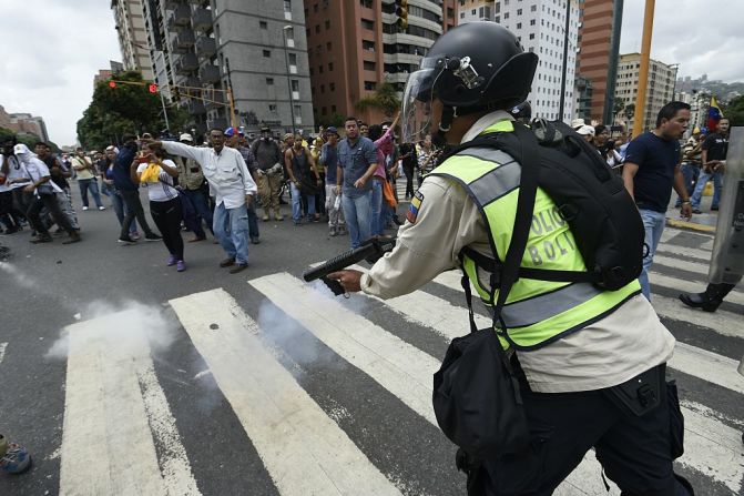 Manifestantes y la fuerza pública se enfrentaron durante las protestas de este miércoles.