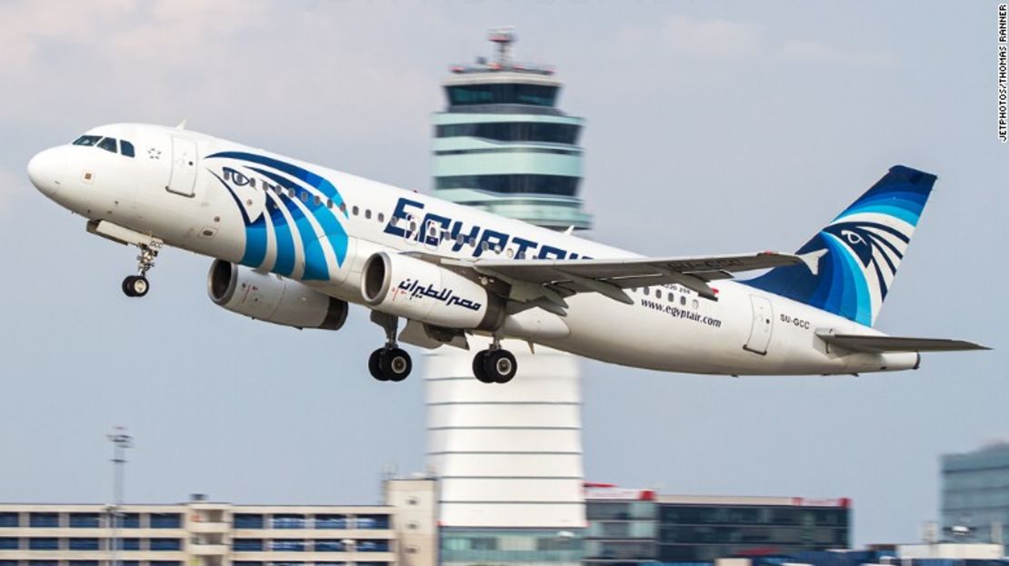 EgyptAir es una de las aerolíneas afectadas por la medida británica.