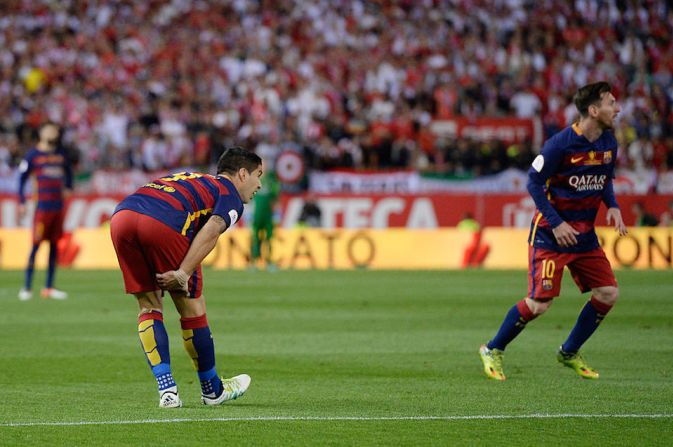 Luis Suárez salió lesionado del partido de la final del Copa del Rey.