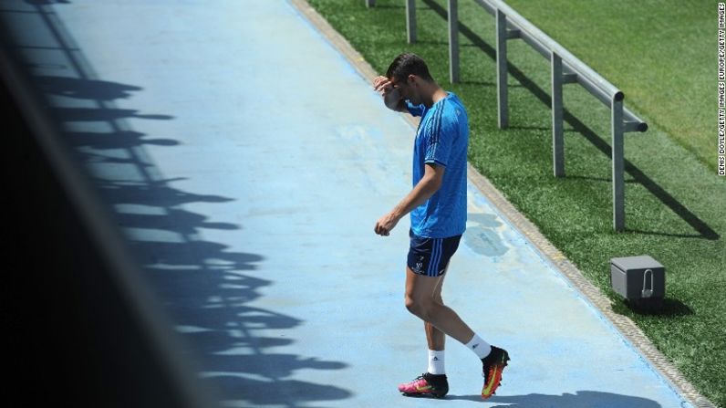 Cristiano Ronaldo salió cojeando del entrenamiento del Real Madrid este martes, hecho que eleva las preocupaciones de su estado físico días antes de la final de la Champions League.