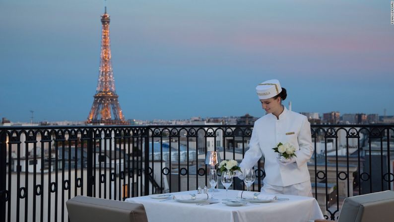 Hotel Península París (París, Francia) — Construido en el antiguo lugar del Hotel Majestic, este edificio del siglo XIX fue restaurado para darle su antiguo esplendor.