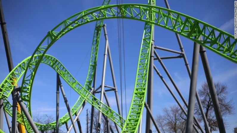 El Monstruo, Iowa — “El Monstruo” será la primera nueva montaña rusa del parque Adventureland en Iowa desde la llegada de “The Outlaw” en 1993. Esta atracción tiene 10 momentos “aéreos” en los que los usuarios sienten que salen expulsados del asiento mientras la montaña rusa sube y baja rápidamente.