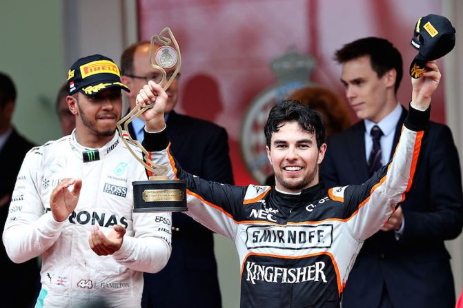 ¡Feliz! El piloto mexicano Sergio "Checo" Pérez por su tercer puesto en el GP de Mónaco. La prueba se la llevó el británico Lewis Hamilton.