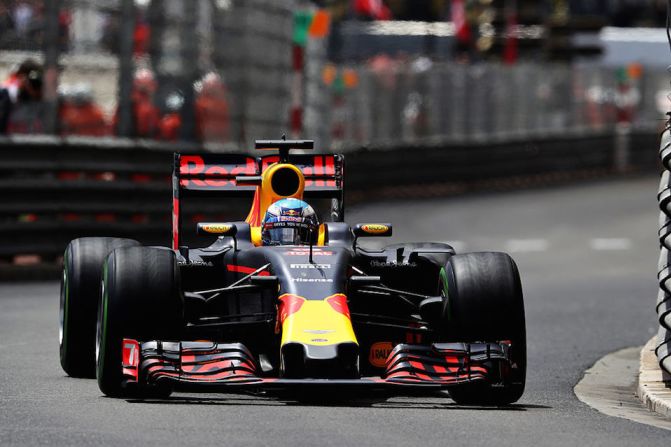 Daniel Ricciardo, de la escudería Red Bull, quedó segundo por una parada lentísima en los pits en el GP de Mónaco.