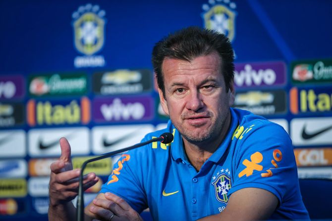 Dunga, director técnico de la selección de Brasil, ya alzó la Copa América como entrenador en 2007, pero decepcionó en2015 pues Brasil fue eliminado en cuartos de final.