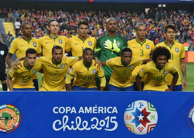 Los jugadores de Brasil posan para una foto antes de su primer partido en la Copa América 2015 en Chile. De esta formación estarán ausentes en el torneo Centenario Thiago Silva y Roberto Firmino.