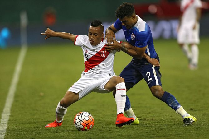 Cristian Cueva, otro de los delanteros del equipo rojiblanco, juega actualmente en el Toluca de México.