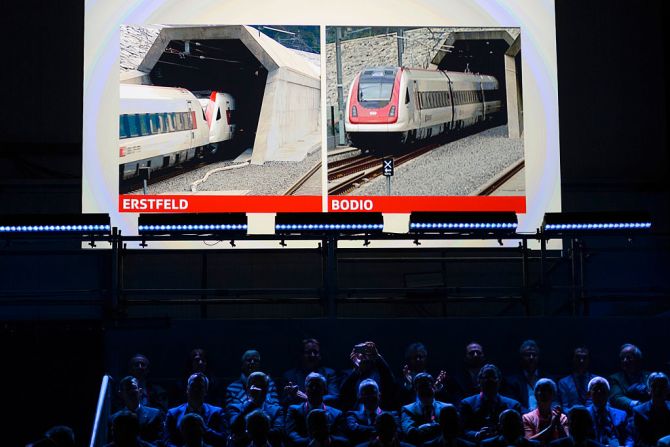 El túnel acortará en una hora el tiempo de viaje entre Zurich en Suiza y Milán en Italia. Entre las ciudades suizas de Erstfeld en el norte y Bodio, en el sur, sólo serán 20 minutos de trayecto.