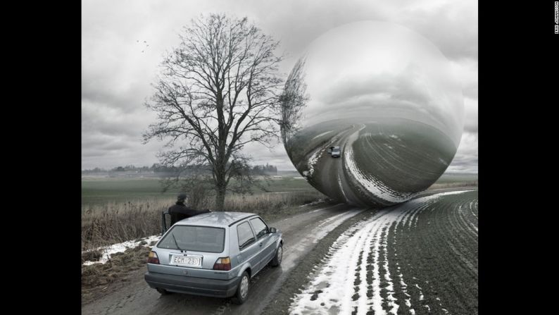 Reverberación — Él describe cada imagen como un “una ventana a un mundo que existe en mi propio mundo”.