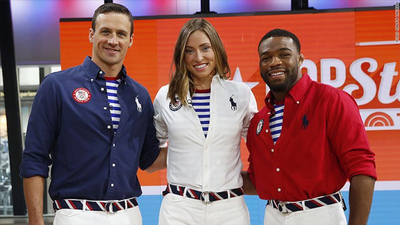 Estados Unidos — Entre tanto, el equipo estadounidense se aseguró de que sus uniformes de Ralph Lauren fueran hechos en su país para evitar las polémicas como la de 2012, cuando los uniformes fueron hechos en China.