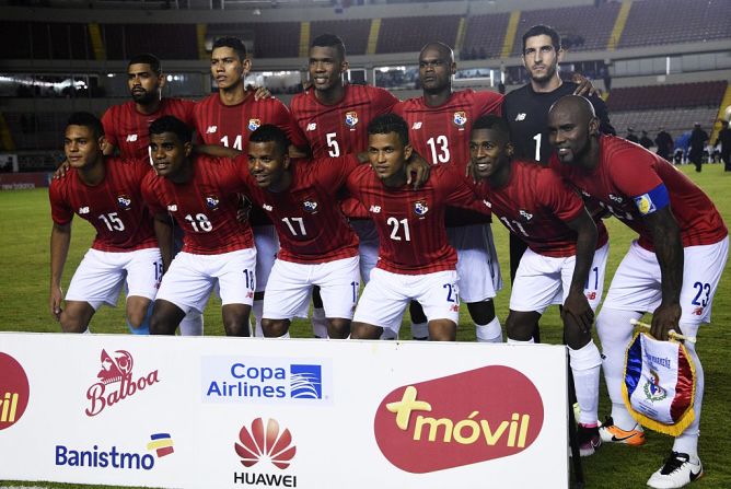 La Selección de fútbol de Panamá posa para la foto antes de un amistoso contra Venezuela en la Ciudad de Panamá el pasado 24 de mayo. 'Los Caneleros' llegan motivados por el buen papel que tuvieron el año pasado en la Copa de Oro.