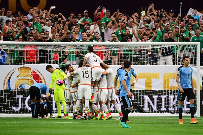 México sigue invicto en la era Osorio y superó a Uruguay.