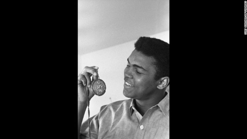 Cassius Clay en 1963 en su casa de Louisville, Kentucky.