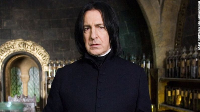 Alan Rickman, el popular profesor Snape de Harry Potter, perdió la batalla contra el cáncer y murió el 14 de enero a los 69 años. Celebridades, actores, escritores y usuarios se volcaron a las redes sociales para expresar sus condolencias.