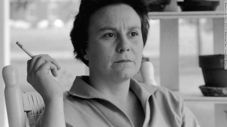 La novelista estadounidense Harper Lee murió mientras dormía el pasado 19 de febrero. Lee se hizo famosa por su libro ‘Matar a un ruiseñor' y 55 años después de publicar esa novela publicó ‘Ve y pon un centinela' en marzo de 2015.