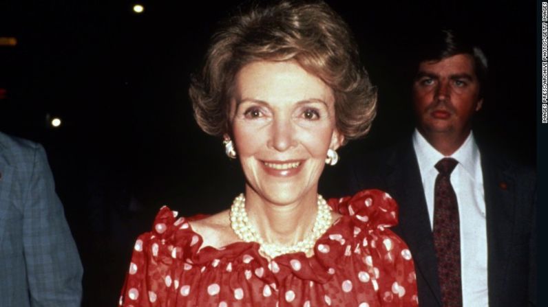 Nancy Reagan, exprimera dama de Estados Unidos, murió el 6 de marzo a los 94 años a consecuencia de una insuficiencia cardiaca. Nancy fue una feroz protectora de Ronald Reagan, tanto en lo personal como en lo político.