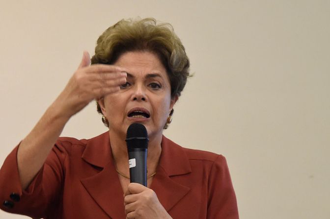 La presidenta suspendida de Brasil Dilma Rousseff salió del ranking de las más poderosas de la revista Forbes. En 2015 estaba en el puesto 7.