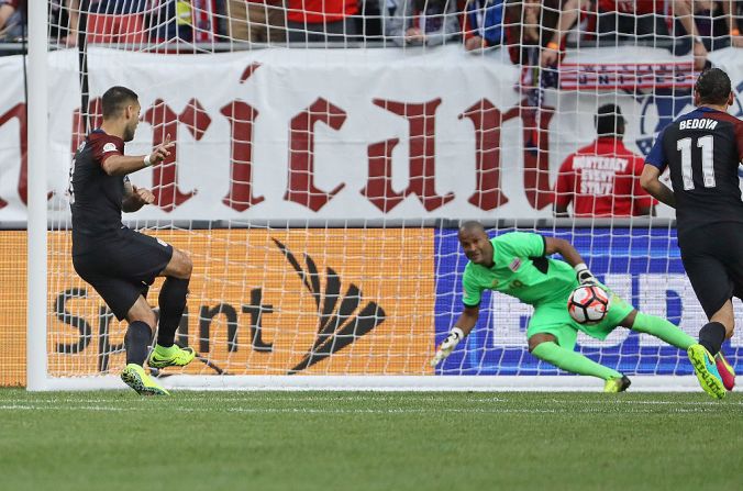 Dempsey marcó el primero de penalti.