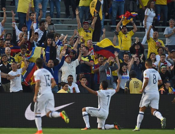 El delantero colombiano Carlos Bacca marcó de cabeza ante Paraguay.