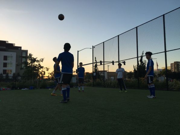 En esta cancha de fútbol en Santa Clara, a pocos minutos del Levi's Stadium, se forma la generación de relevo de la MLS.